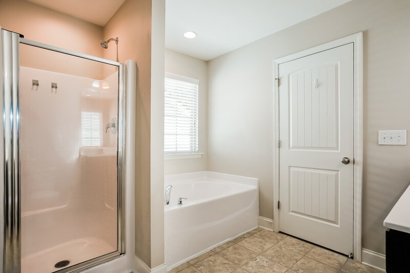 1,895/Mo, 170 Davelyn Court Garner, NC 27529 Main Bathroom View 2