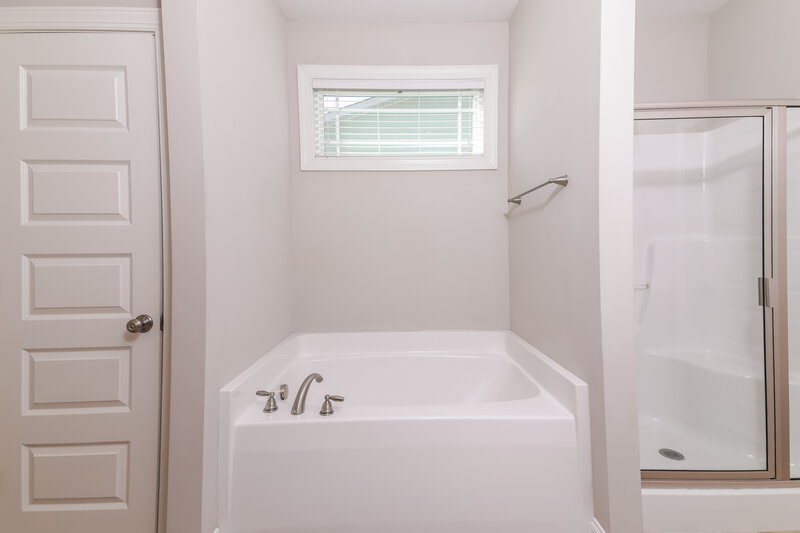 2,450/Mo, 38 Birdo Point Way Garner, NC 27529 Main Bathroom View