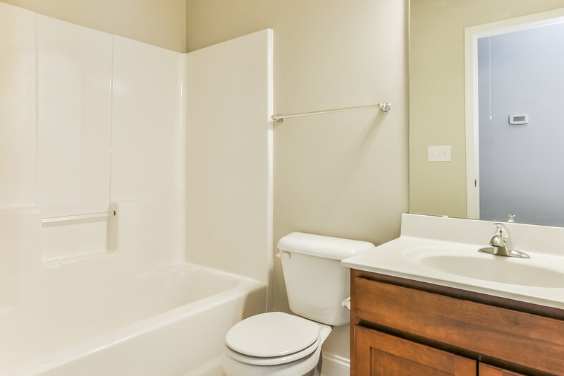 1,885/Mo, 195 Outwater Ridge Drive Garner, NC 27529 Bathroom View