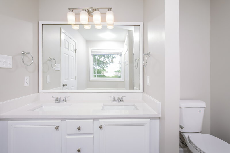 2,115/Mo, 60 Hocutt Farm Drive Clayton, NC 27527 Main Bathroom View