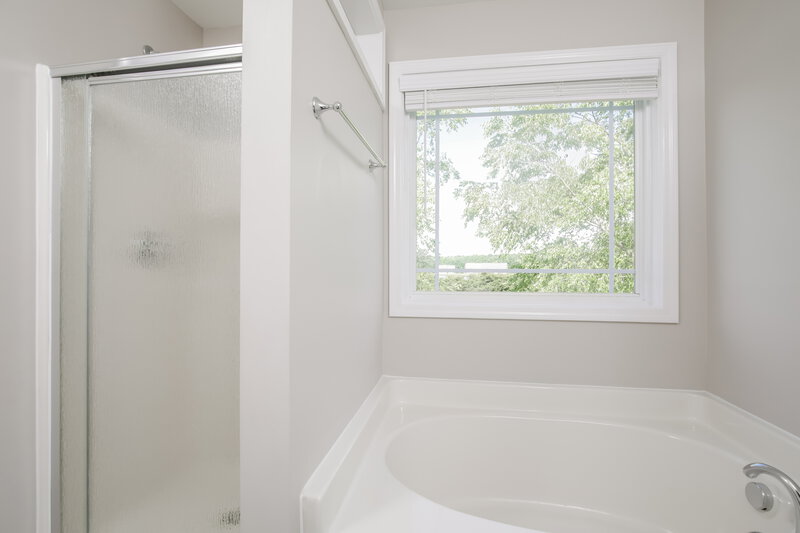 2,115/Mo, 60 Hocutt Farm Drive Clayton, NC 27527 Main Bathroom View 2