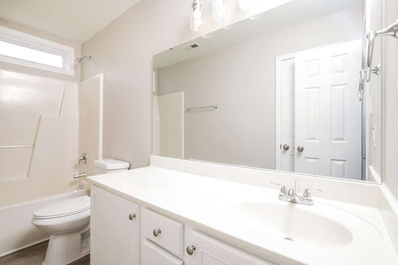 2,115/Mo, 60 Hocutt Farm Drive Clayton, NC 27527 Bathroom View