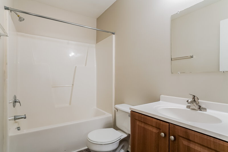 1,695/Mo, 3867 Pin Oak Road Raleigh, NC 27604 Main Bathroom View