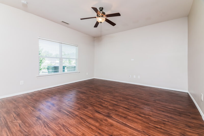 1,880/Mo, 309 Plymouth Dr Clayton, NC 27520 Living Room View 2