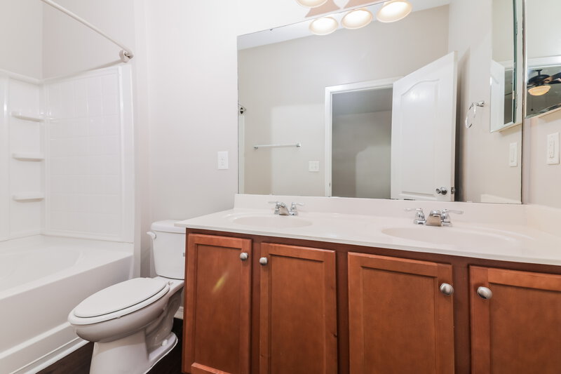 1,880/Mo, 309 Plymouth Dr Clayton, NC 27520 Main Bathroom View