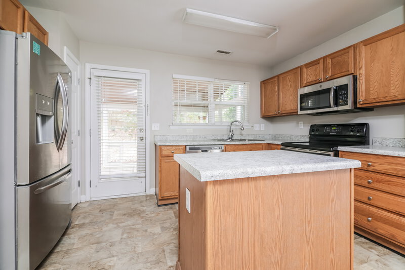 1,925/Mo, 3516 Hamilton Mill Drive Raleigh, NC 27616 Kitchen View 2