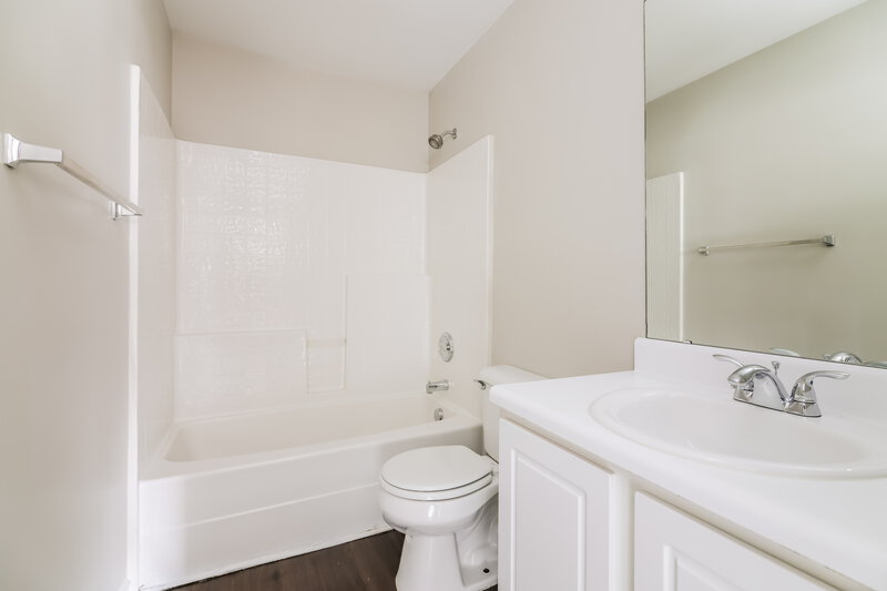 1,925/Mo, 3516 Hamilton Mill Drive Raleigh, NC 27616 Bathroom View
