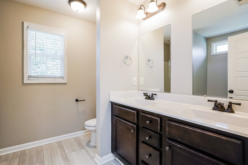 1,835/Mo, 316 E Webber Ln Clayton, NC 27527 Main Bathroom View