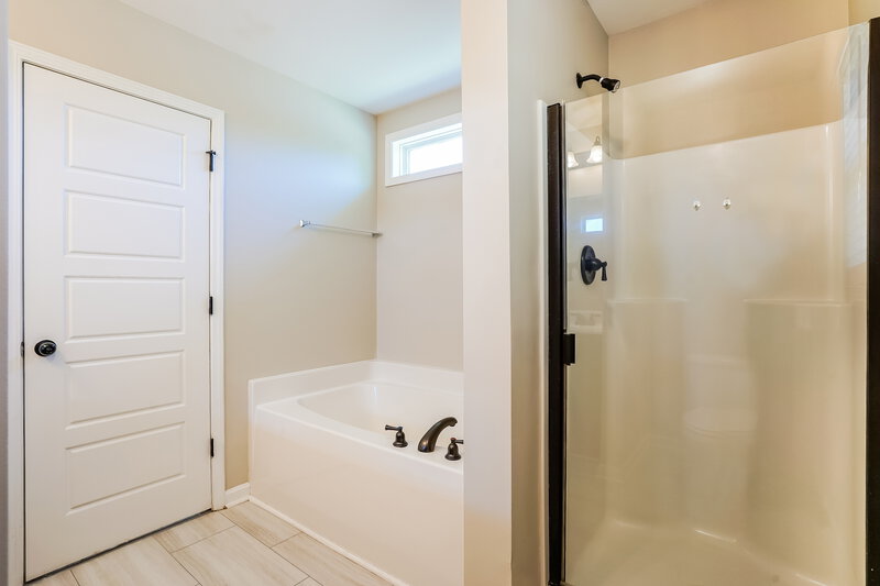 1,835/Mo, 316 E Webber Ln Clayton, NC 27527 Main Bathroom View 2