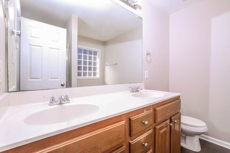 1,970/Mo, 4049 Laurel Glen Drive Raleigh, NC 27610 Main Bathroom View