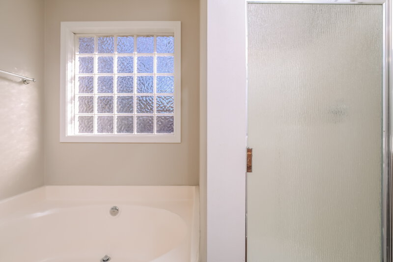 1,970/Mo, 4049 Laurel Glen Drive Raleigh, NC 27610 Main Bathroom View 2