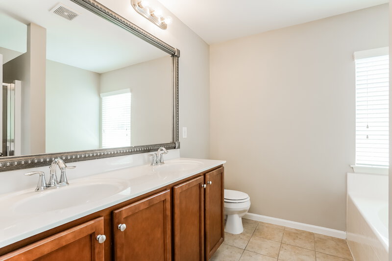 1,865/Mo, 1335 Lombar St Raleigh, NC 27610 Main Bathroom View