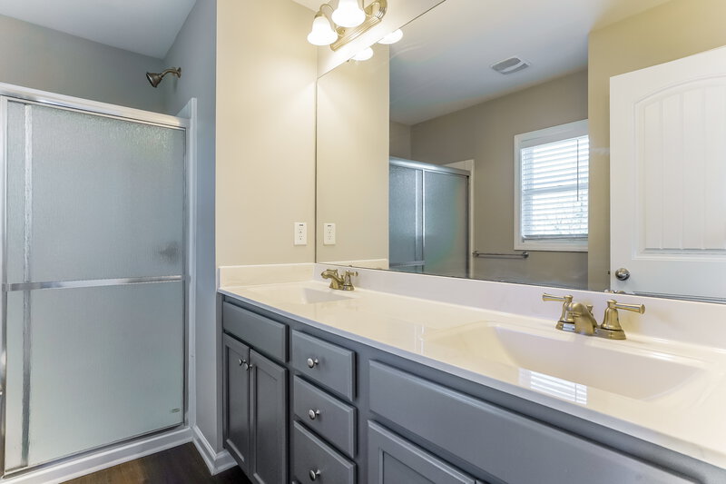 1,825/Mo, 395 Crawford Parkway Clayton, NC 27520 Main Bathroom View