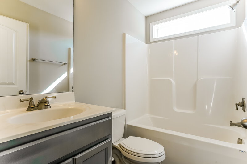 1,825/Mo, 395 Crawford Parkway Clayton, NC 27520 Bathroom View 2