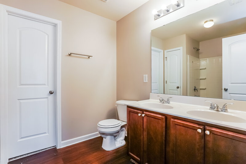 1,870/Mo, 1433 Tamarino Drive Raleigh, NC 27610 Main Bathroom View