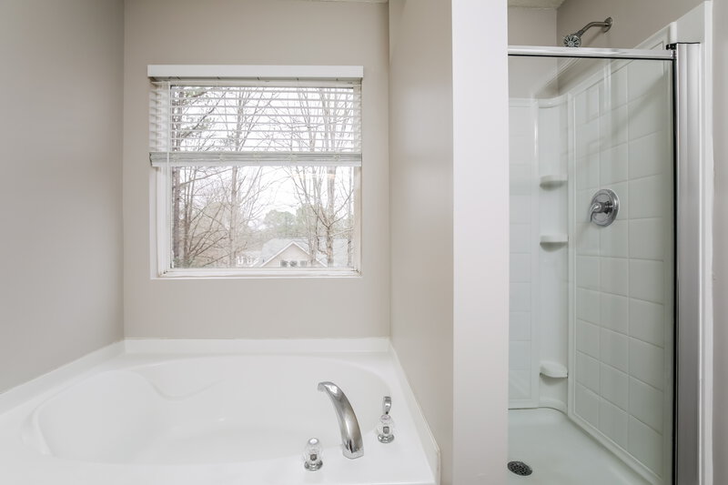 1,970/Mo, 21 Valleyfield Drive Clayton, NC 27527 Main Bathroom View 2