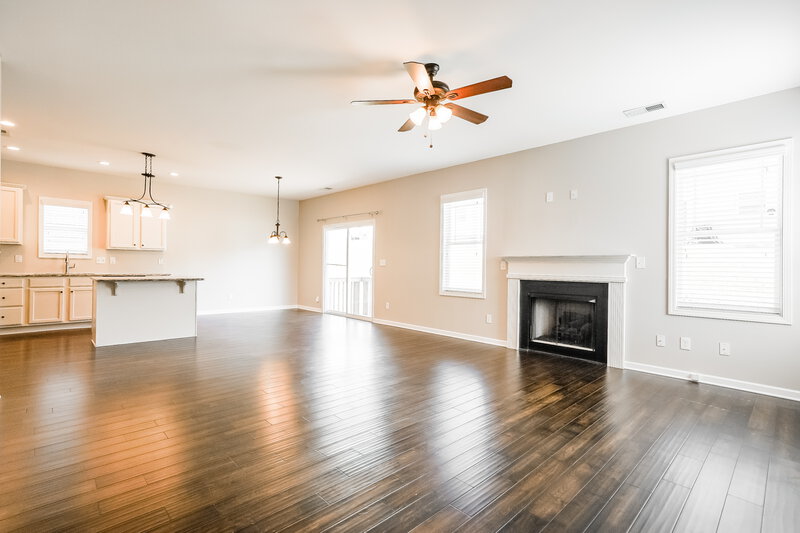 2,150/Mo, 14 W Lumber Court Clayton, NC 27520 Living Room View 2