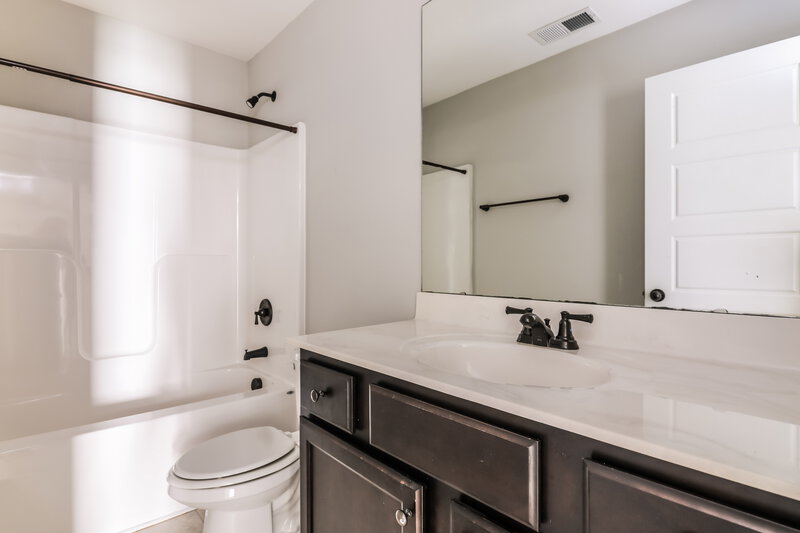 0/Mo, 26 W Lumber Court Clayton, NC 27520 Bathroom View