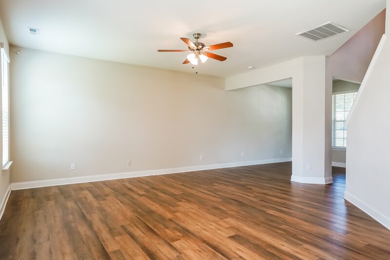 2,135/Mo, 422 River Dell Townes Ave Clayton, NC 27527 Living Room View