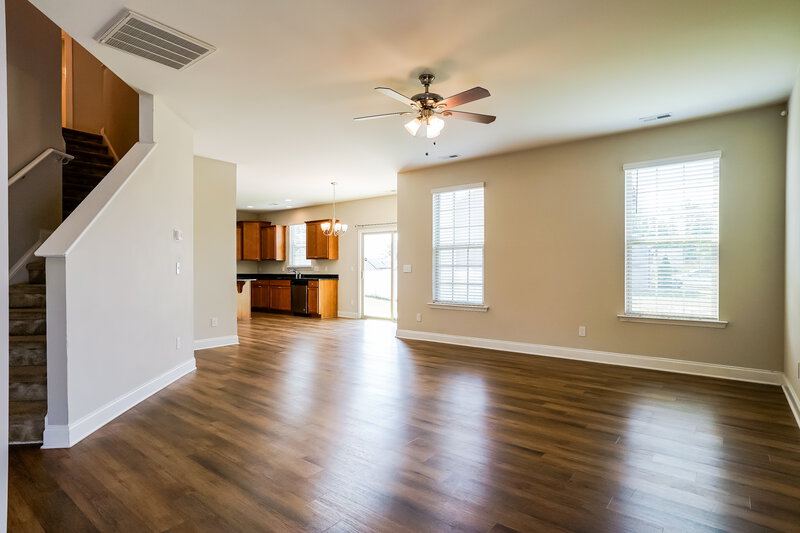 2,135/Mo, 422 River Dell Townes Ave Clayton, NC 27527 Living Room View 2