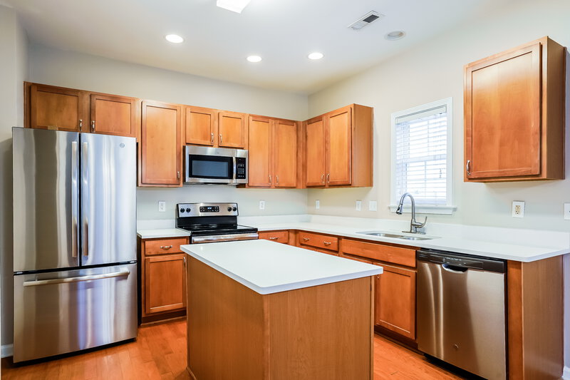 1,960/Mo, 125 Pearson Place Clayton, NC 27527 Kitchen View