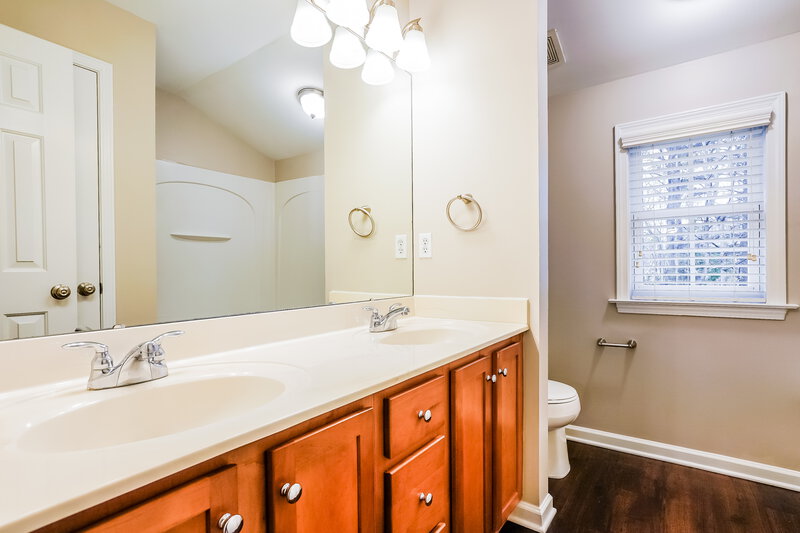 1,960/Mo, 125 Pearson Place Clayton, NC 27527 Bathroom View