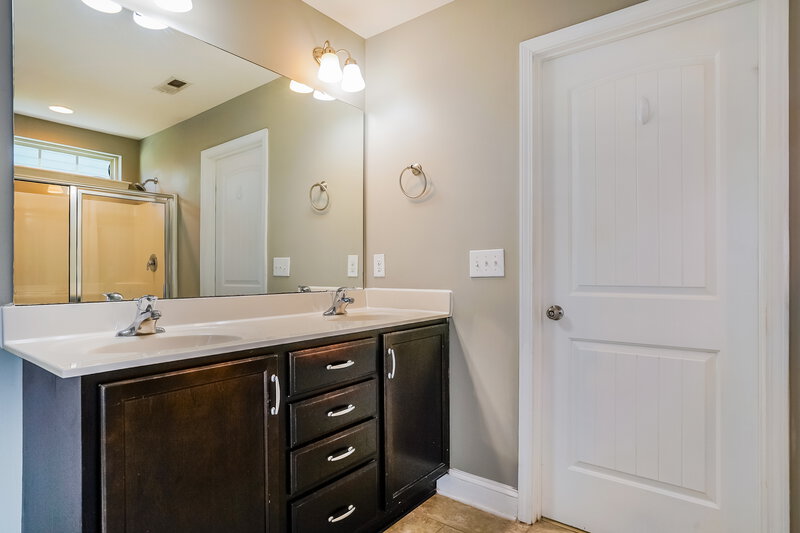 2,075/Mo, 168 Outwater Ridge Drive Garner, NC 27529 Main Bathroom View