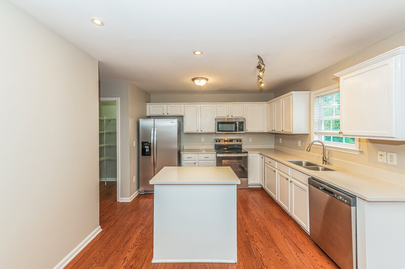 2,455/Mo, 6412 Willowlawn Dr Wake Forest, NC 27587 Kitchen View
