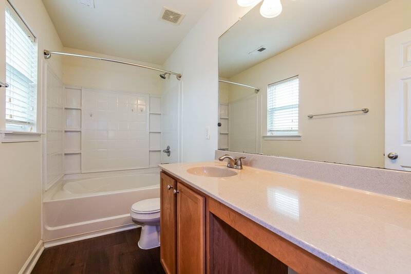 1,820/Mo, 618 Averasboro Drive Clayton, NC 27520 Main Bathroom View