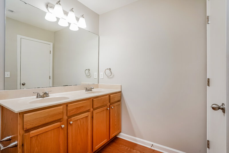 1,920/Mo, 76 Averasboro Dr Clayton, NC 27520 Main Bathroom View