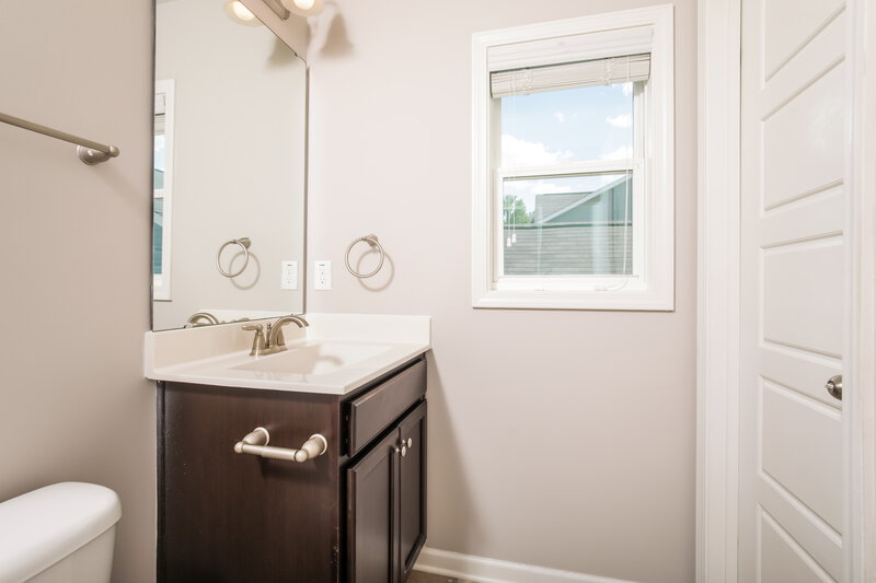 1,860/Mo, 125 Crawford Parkway Clayton, NC 27520 Main Bathroom View