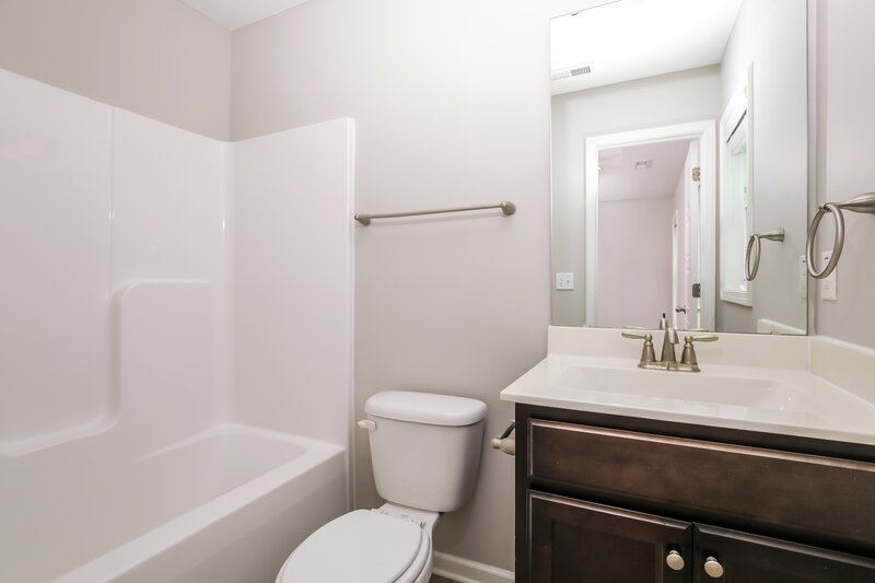 1,860/Mo, 125 Crawford Parkway Clayton, NC 27520 Main Bathroom View 2