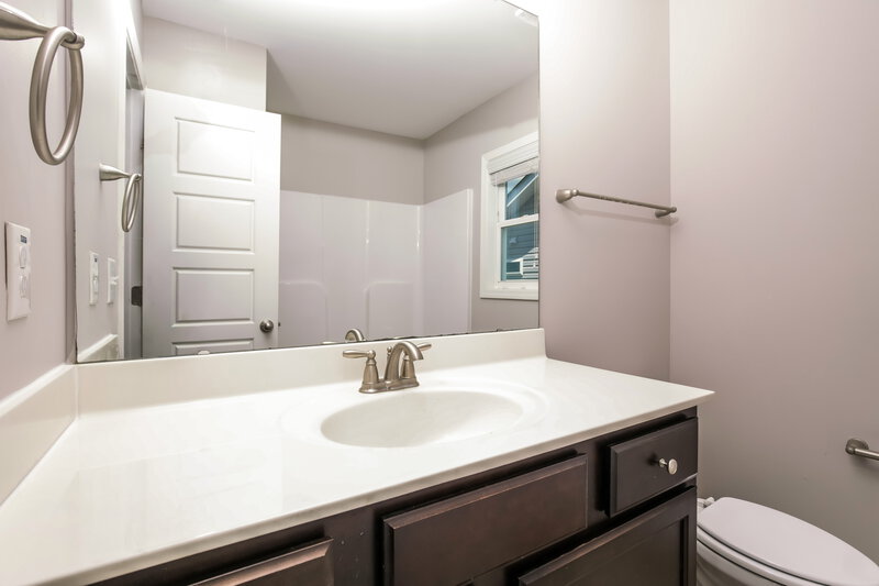 1,860/Mo, 125 Crawford Parkway Clayton, NC 27520 Bathroom View