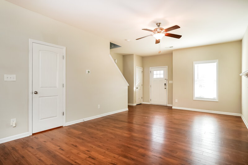 2,065/Mo, 229 Darecrest Ln Wendell, NC 27591 Living Room View 2