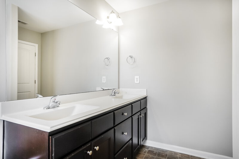 2,065/Mo, 229 Darecrest Ln Wendell, NC 27591 Main Bathroom View