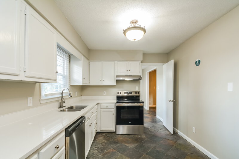 2,700/Mo, 2425 Canvasback Court Raleigh, NC 27616 Kitchen View