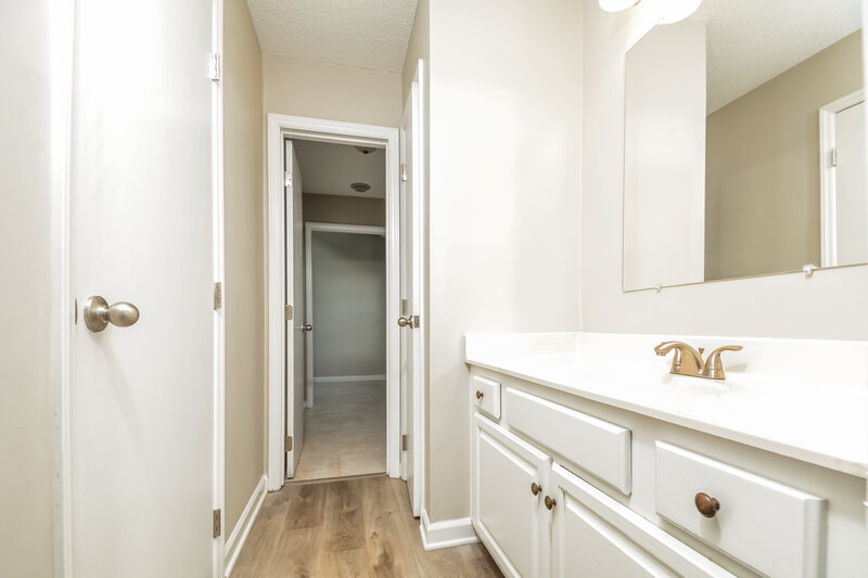 2,700/Mo, 2425 Canvasback Court Raleigh, NC 27616 Main Bathroom View