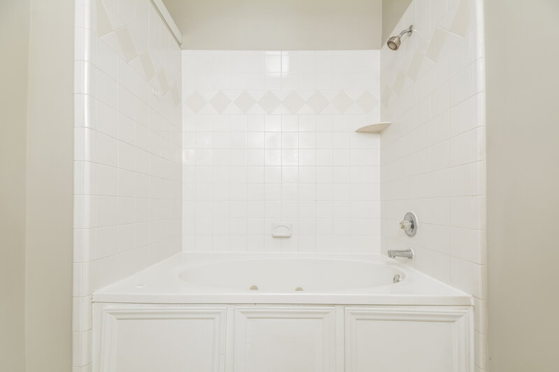 2,700/Mo, 2425 Canvasback Court Raleigh, NC 27616 Main Bathroom View 3