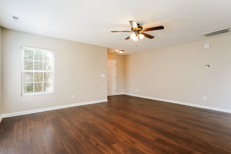 0/Mo, 1101 Tellis Drive Knightdale, NC 27545 Living Room View 3