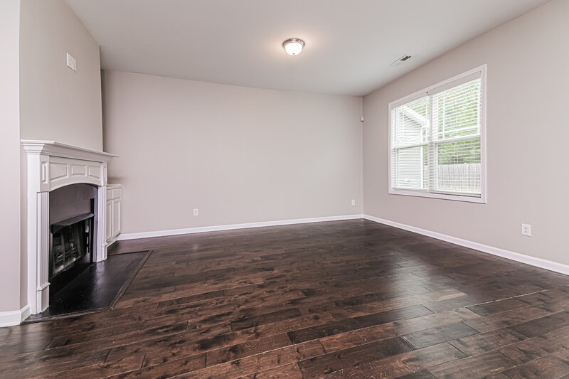 2,780/Mo, 157 Golden Gate Parkway Clayton, NC 27520 Living Room View