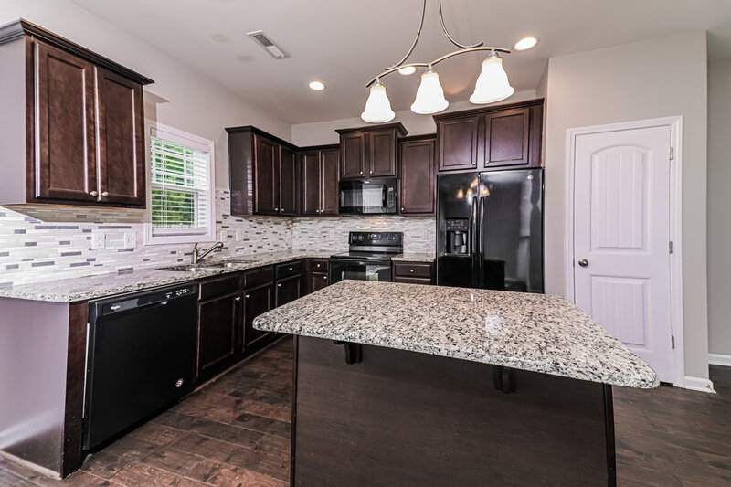 2,780/Mo, 157 Golden Gate Parkway Clayton, NC 27520 Kitchen View 2