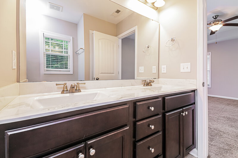 2,780/Mo, 157 Golden Gate Parkway Clayton, NC 27520 Main Bathroom View 2