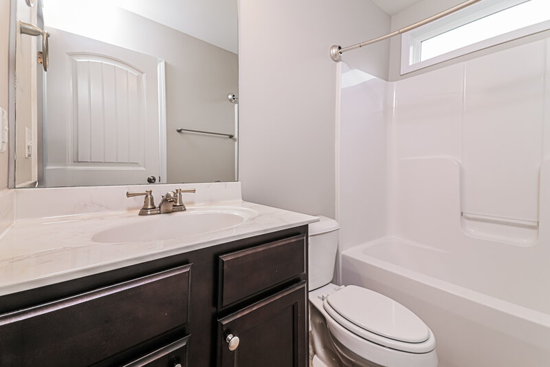 2,780/Mo, 157 Golden Gate Parkway Clayton, NC 27520 Bathroom View