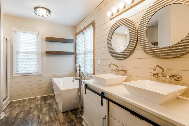 2,070/Mo, 1002 Silent Retreat Knightdale, NC 27545 Main Bathroom View