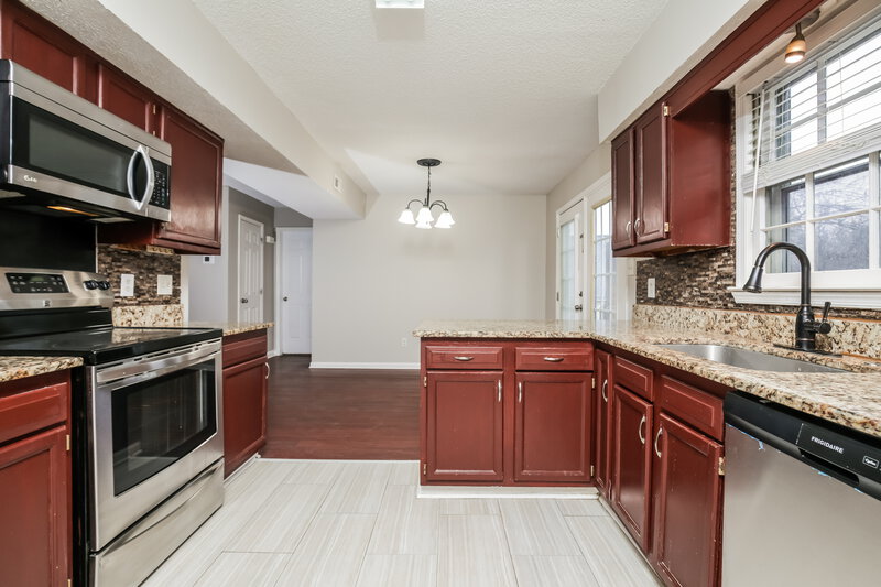 2,050/Mo, 2805 Fernhurst Ct Raleigh, NC 27604 Kitchen View