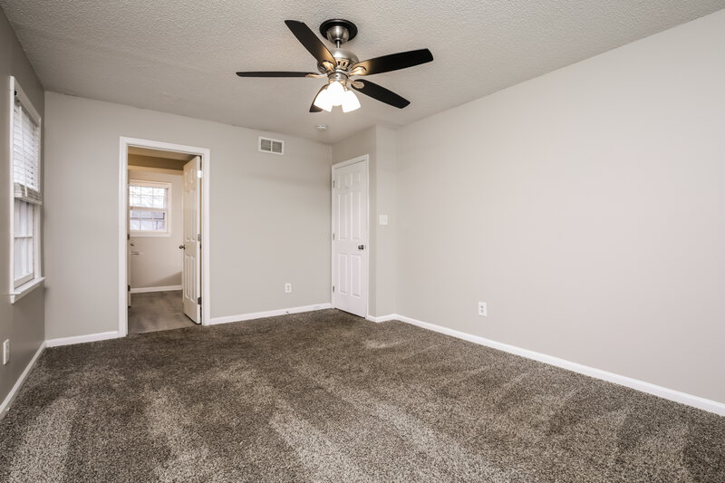 2,050/Mo, 2805 Fernhurst Ct Raleigh, NC 27604 Main Bedroom View