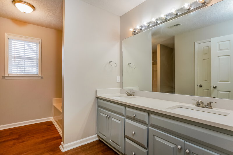 1,845/Mo, 125 Biltmore Dr Clayton, NC 27520 Main Bathroom View