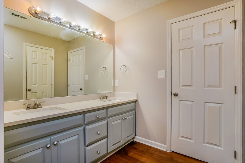 1,845/Mo, 125 Biltmore Dr Clayton, NC 27520 Main Bathroom View 2