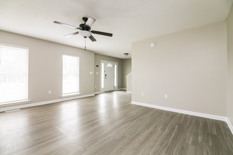 2,000/Mo, 128 Pondfield Ct Clayton, NC 27527 Living Room View 3