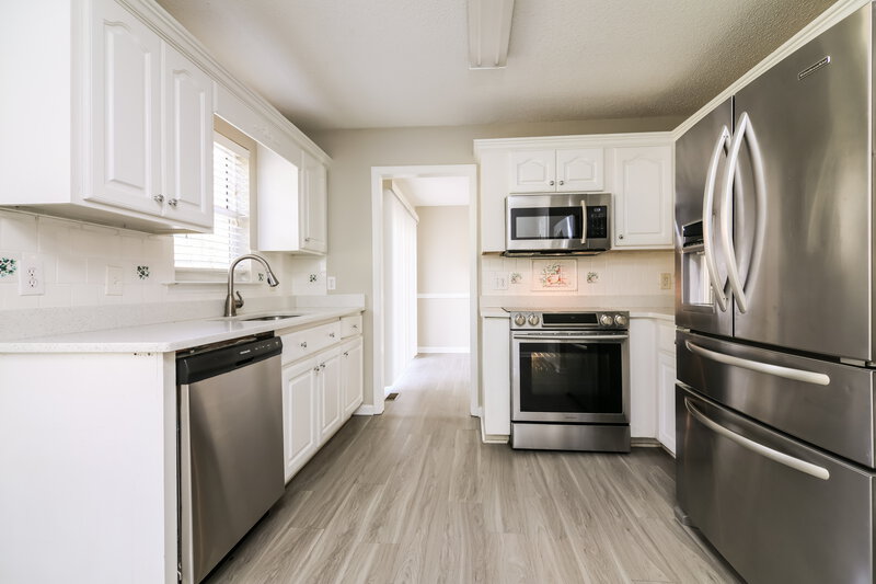 2,000/Mo, 128 Pondfield Ct Clayton, NC 27527 Kitchen View